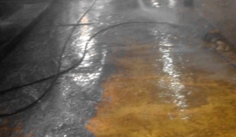 بلدية طرابلس تواصل حملتها الليلية للنظافة في سوق عبد الحميد التبانة والأسواق الداخلية لطرابلس القديمة