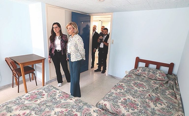 اللبنانية الأولى تزور مشروع «نساء الشمس» التابع لجمعية سطوح بيروت وتؤكد على أهمية تمكين المرأة واستدامة المبادرات الاجتماعية