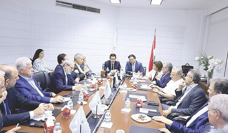 زمكحل: بعض السياسيين يهربون من التدقيق