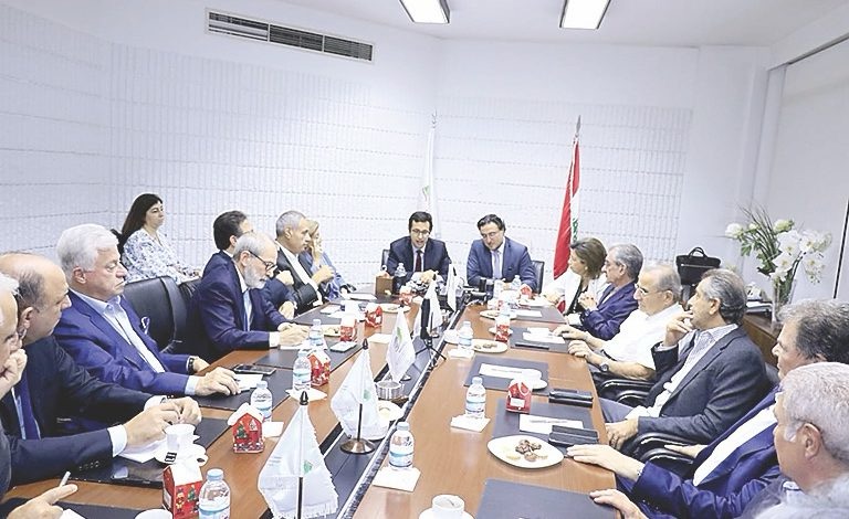 زمكحل: بعض السياسيين يهربون من التدقيق