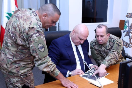 عون وقائد الجيش في الجنوب: لا تراجع عن حصرية السلاح