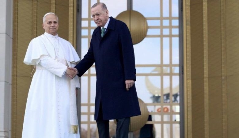 البابا في تركيا: مستقبل البشرية على المحك 