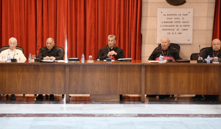 المطارنة الموارنة يُحذِّرون من أيِّ تلكؤ في معالجة مشكلة السلاح والمسلحين في المخيمات الفلسطينية 