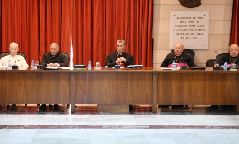 المطارنة الموارنة يُحذِّرون من أيِّ تلكؤ في معالجة مشكلة السلاح والمسلحين في المخيمات الفلسطينية 