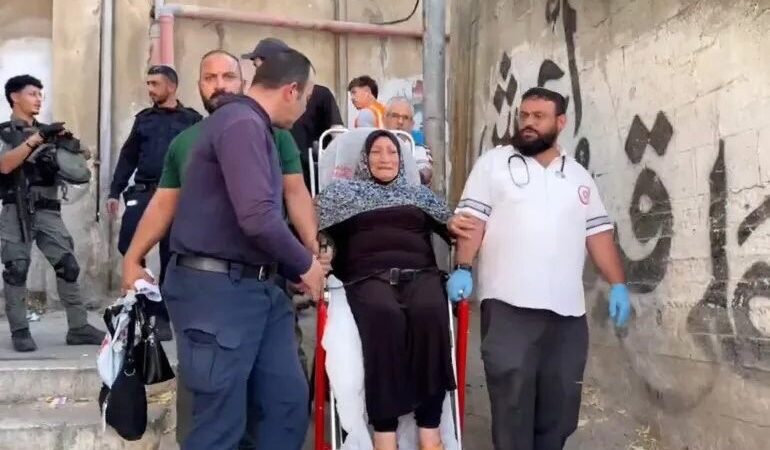 إسرائيل تخلي بالقوة منازل بالقدس لصالح المستوطنين