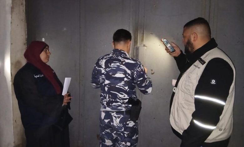 بلدية طرابلس اغلقت محلا لبيع الشوكولا والسكاكر بعد ضبط كميات من المواد الفاسدة