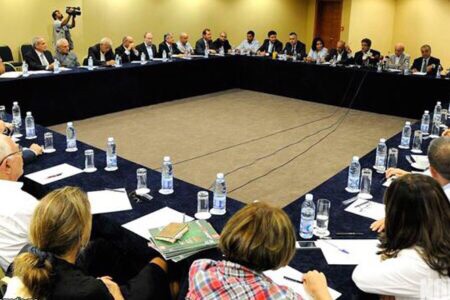 «سيدة الجبل» حذّر من المس بالدستور