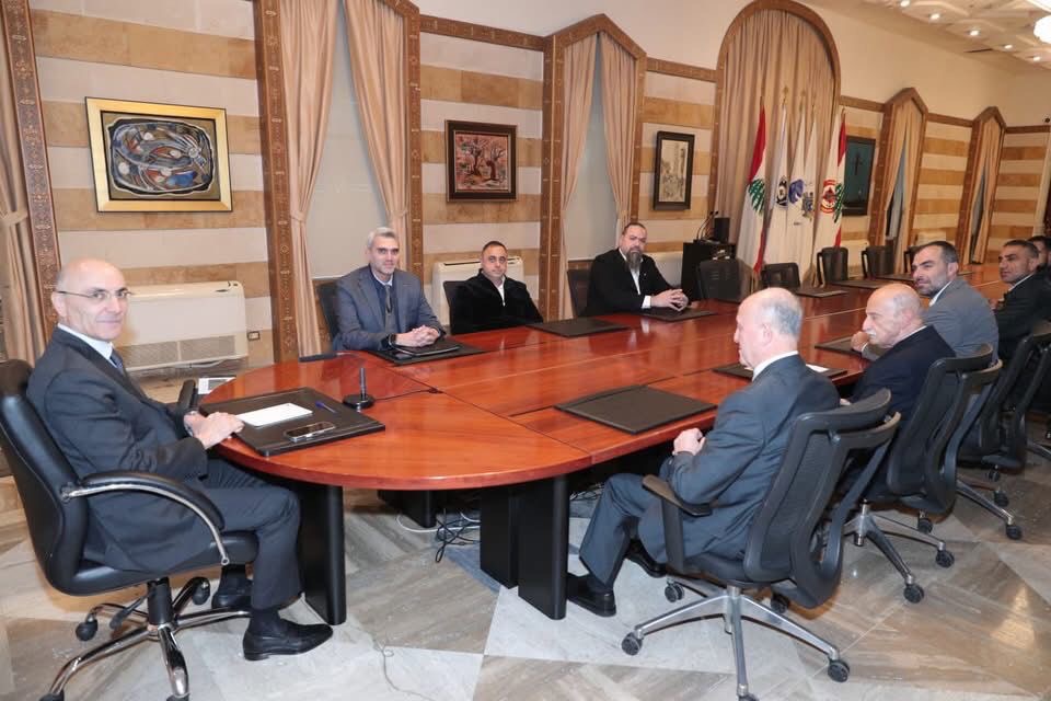 اللواء ريفي ووفد بلديات الفيحاء يطرحون الملفات الساخنة أمام وزير الداخلية: فك الحصار عن البداوي، معالجة حاجز المدفون، واستعادة العائلات العالقة في “قسد”