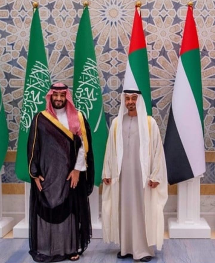 السعودية تهدد الإمارات ، والأخيرة تنسحب بهدوء وفي رمشة عين من اليمن . ماذا يحدث بين أصدقاء الأمس ؟