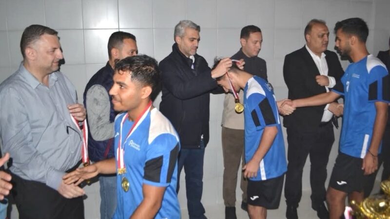 بلدية طرابلس تختتم بطولة الجامعات لكرة القدم في ملعب رشيد كرامي البلدي