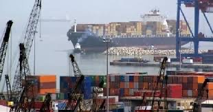 نقابة الوكلاء البحريين تدعم مرفأ بيروت.. وتصوّب