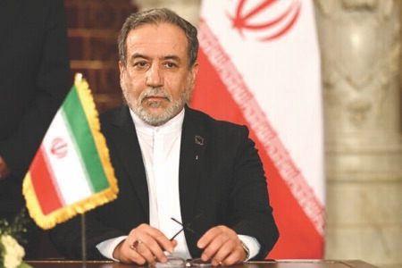 عراقجي يدعو رجي إلى طهران ويؤكد دعم إيران للبنان