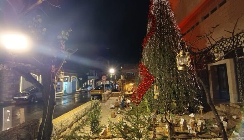 بلدية حصرون اضاءت مغارة الميلاد برعاية النائب السابق جوزيف اسحق