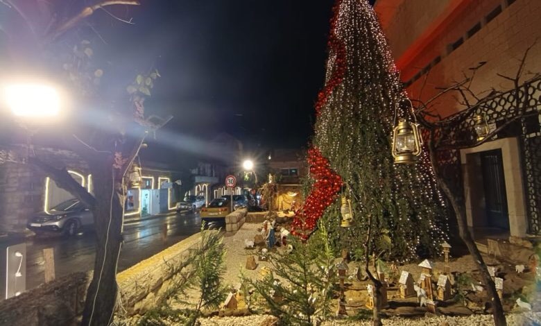 بلدية حصرون اضاءت مغارة الميلاد برعاية النائب السابق جوزيف اسحق