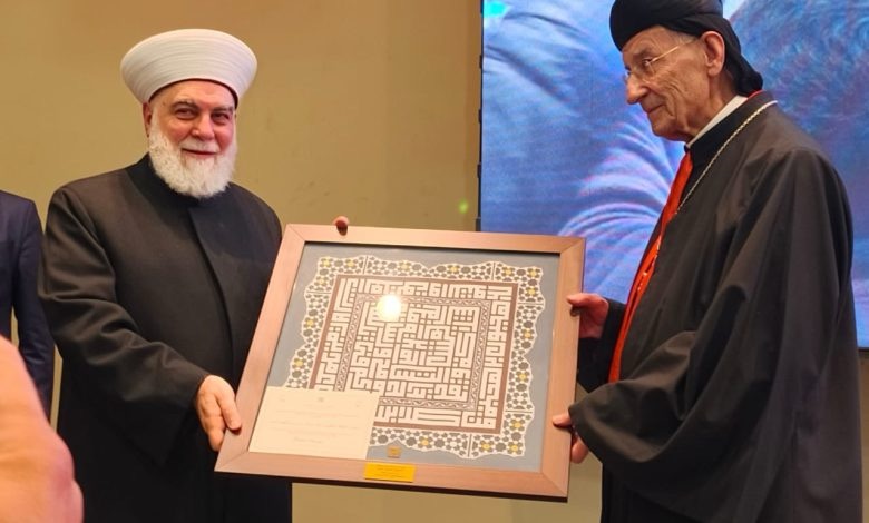 الراعي في غداء مع مفتي طرابلس: لا سلام في المنطقة الا عندما يحصل في لبنان&nbsp;إمام:&nbsp;الذين يرفعون شعارات مذهبية أو دينية مخطئون&nbsp;ويمشون عكس التاريخ