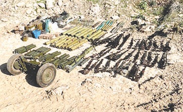 الجيش تسلم سلاح فلسطيني من عين الحلوة