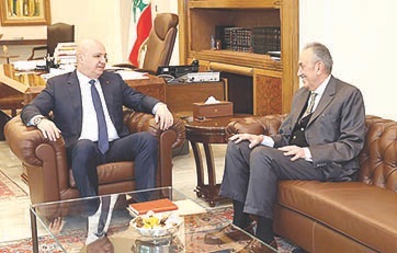 عون يبحث وكرم تحضيرات اجتماع “الميكانيزم” ويوقع قانون “الفجوة”