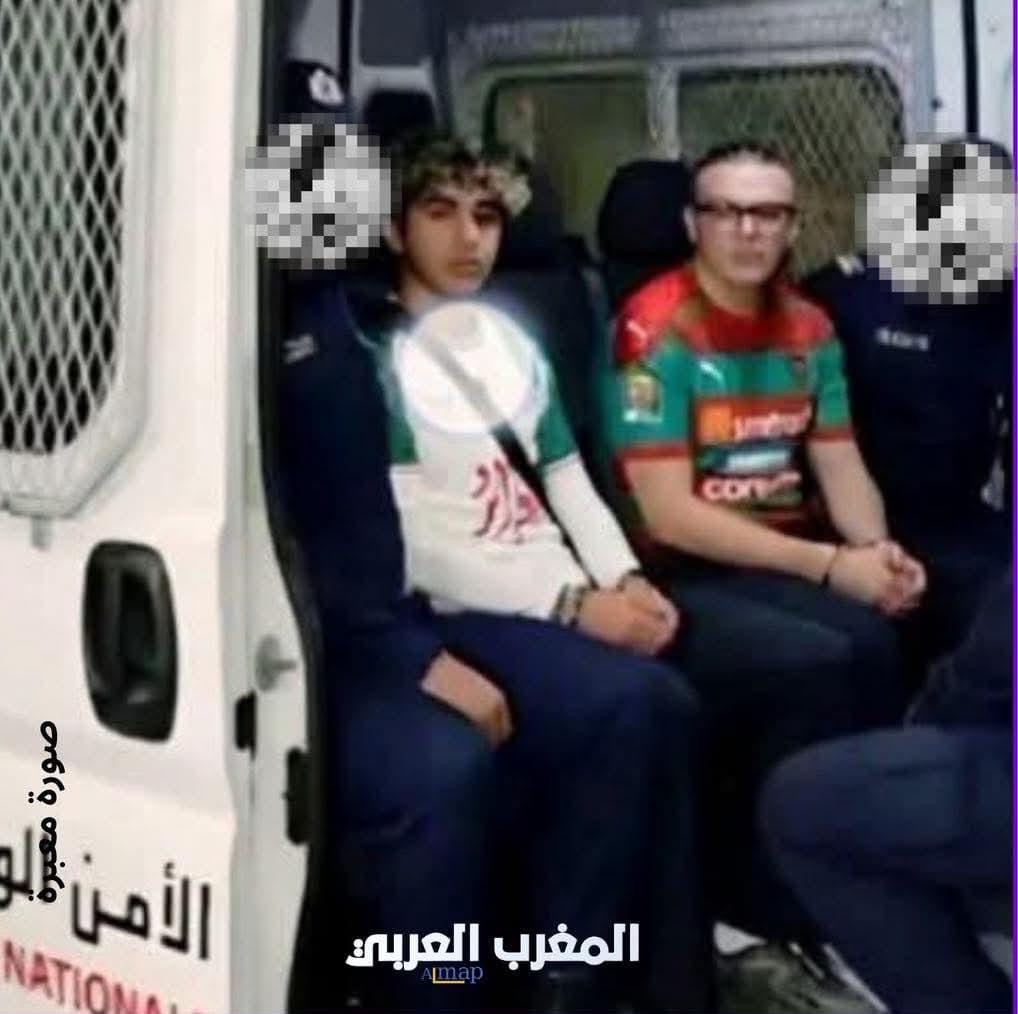 القصة الكاملة لسقوط المشجع الجزائري “البوال” الذي اغضب كل المغاربة وطالبوا بمعاقبته وترحيله .