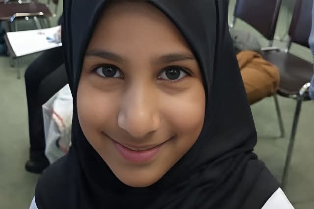 السلطات المغربية تسارع الزمن للعثور عليها . لغز اختفاء طفلة بريطانية ابتلعتها امواج كورنيش الدار البيضاء .