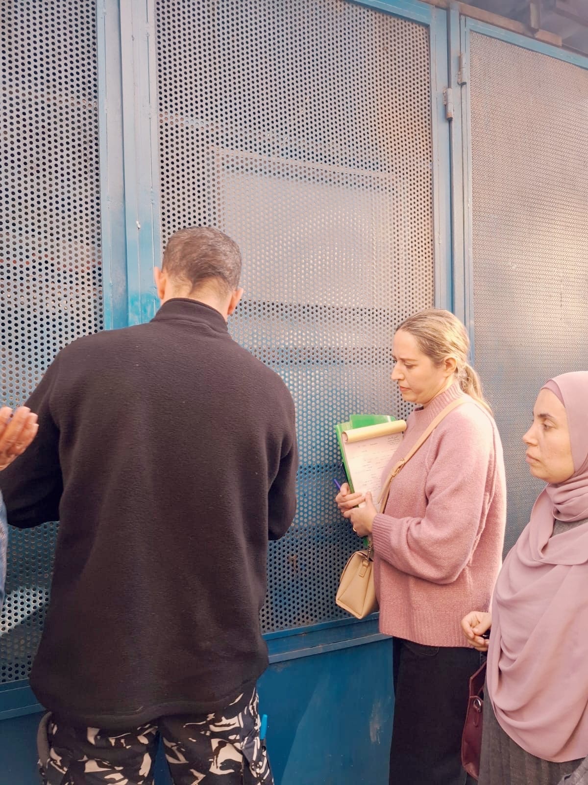 بلدية طرابلس ووزارة الاقتصاد اغلقا مصنع قشطة في باب الرمل بالشمع الأحمر