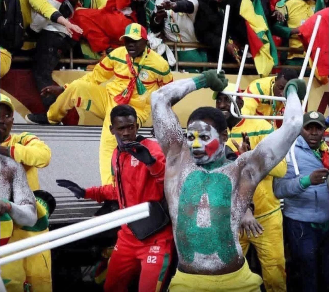 وأخيرا ، مغاربة المنصات الاجتماعية يحددون هوية الوحش العملاق الذي هاجم المنظمين خلال نهائي الكان .