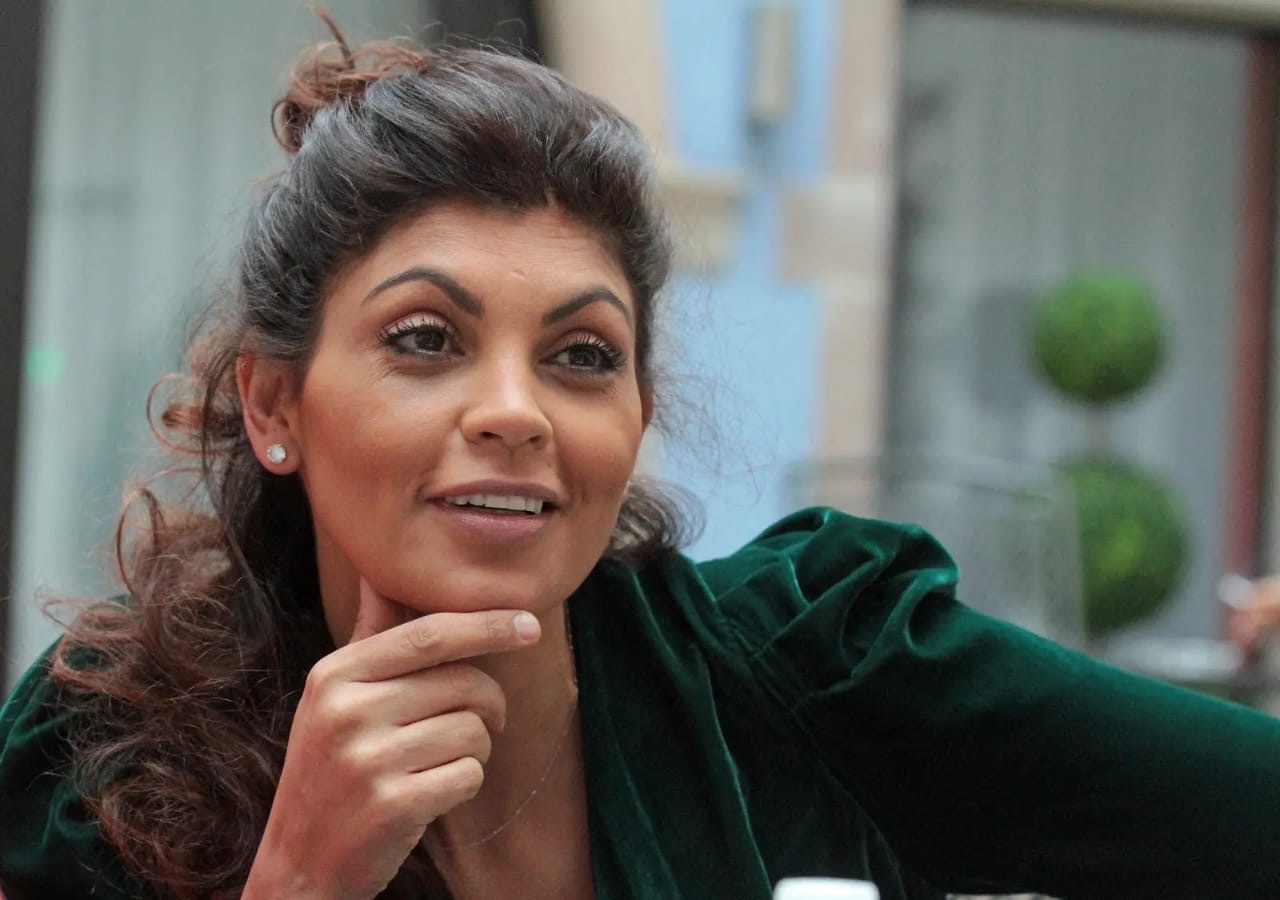 هل يتم منع حفل مثير للجدل ؟ هكذا تفاعل المغاربة مع خبر الإعلان عن حفل فني لكوميدية جزائرية أساءت للمغربيات .