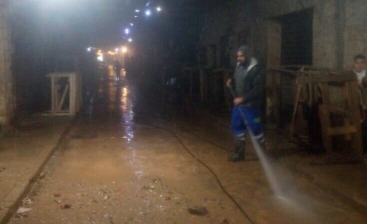 بلدية طرابلس تواصل حملة النظافة والشطف الليلية في الأسواق الداخلية بالمدينة القديمة وباب التبانة