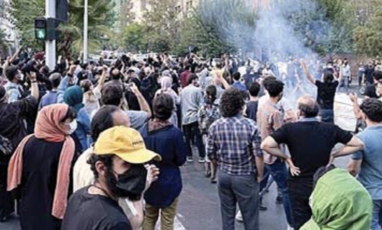 ترامب يلوح بالتدخل وإسرائيل تتأهب لملاقاته وطهران تهدد بقصف الكيان والسفن والقواعد الاميركية