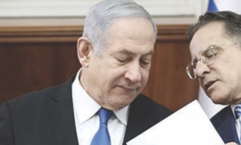 اعتقال رئيس مكتب نتنياهو للتحقيق بتسريب وثائق سرية