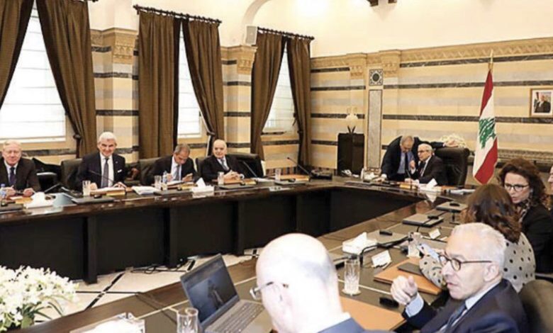 الطقس العاصف يفرمل السياسة والوضع المالي أمام الحكومة