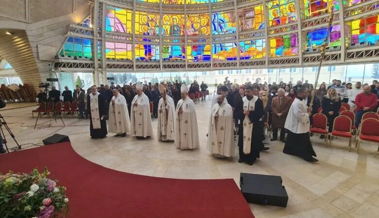 الراعي:&nbsp;لبنان يحتاج إلى من يشهد له لا بالكلام فقط بل بالإيمان بأن هذا الوطن قادر أن يقوم إذا وُجد من يدلّ عليه كما دلّ يوحنا على المسيح