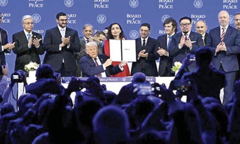 ترامب يدشن مجلس سلام غزة في دافوس مطالباً حماس بتسليم السلاح وإلا نهايتها