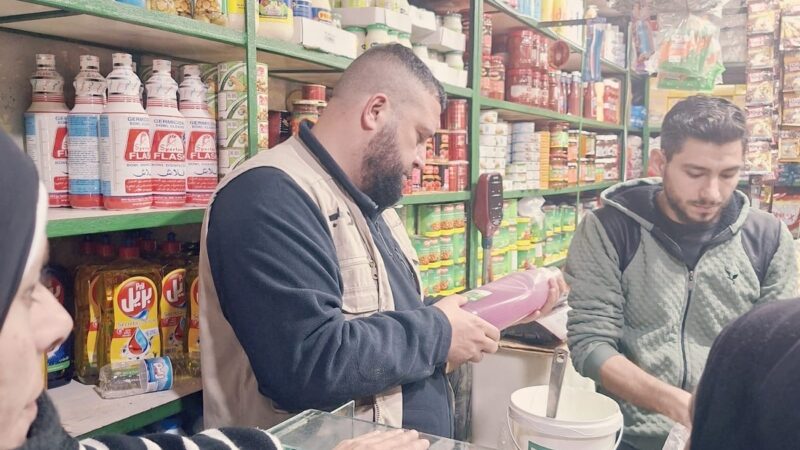 مراقبو بلدية طرابلس جالوا محذرين أصحاب محال بيع الحلويات واللحوم والألبان والأجبان