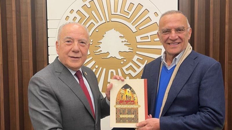 حين يصبح النجاح هوية …سامر حلّاب يُقدم &nbsp;كتاب مسيرته &nbsp;الى رئيس غرفة طرابلس الكبرى