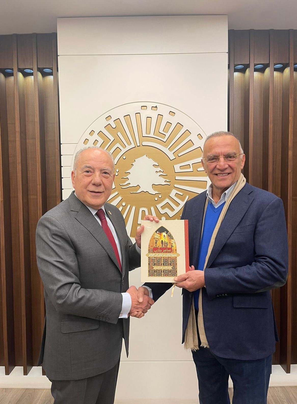 حين يصبح النجاح هوية …سامر حلّاب يُقدم &nbsp;كتاب مسيرته &nbsp;الى رئيس غرفة طرابلس الكبرى