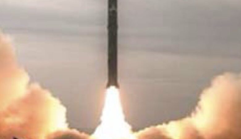 إيران تنشر صاروخاً باليستياً مطوراً وأميركا تنفّذ عمليات تدريبية بالمنطقة