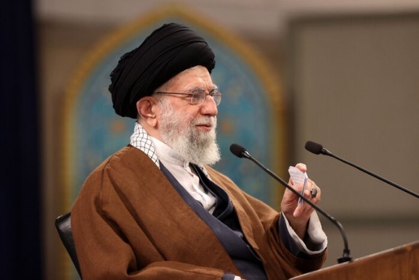 خامنئي: ما حصل كان انقلاباً داسه الشعب بأقدامه