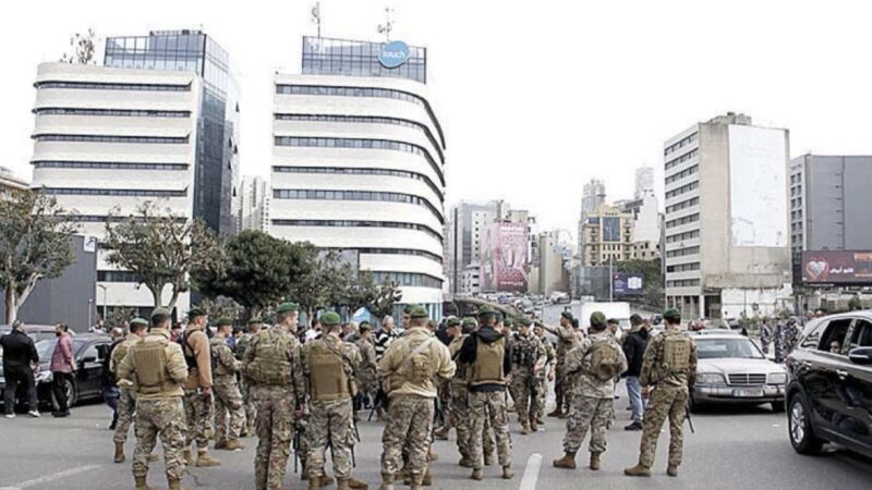 الشارع يُحاصر الحكومة رفضاً للضرائب وسلام وجابر يُوضحان