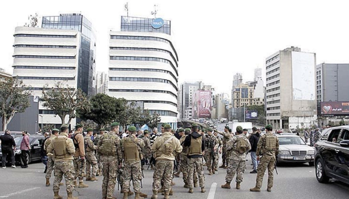 الشارع يُحاصر الحكومة رفضاً للضرائب وسلام وجابر يُوضحان