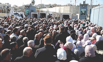 80 ألفاً صلّوا في الأقصى رغم القيود الإسرائيلية