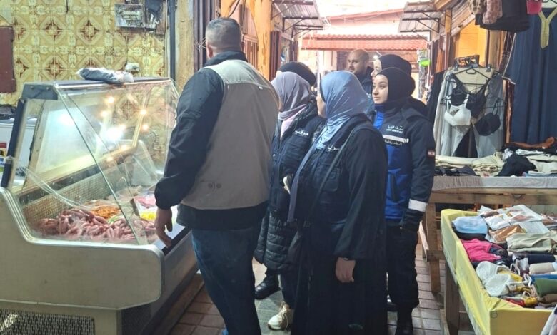 بلدية طرابلس ووزارة الاقتصاد نفذا دوريات مشتركة للتأكد من شروط النظافة والسلامة العامة والكشف على الأسعار وسلامة اللحوم ومدى الالتزام بالمعايير الصحية والقانونية