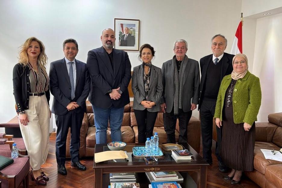 وفد من نقابة الفنادق بحث مع وزيرة السياحة حماية القطاع من العام