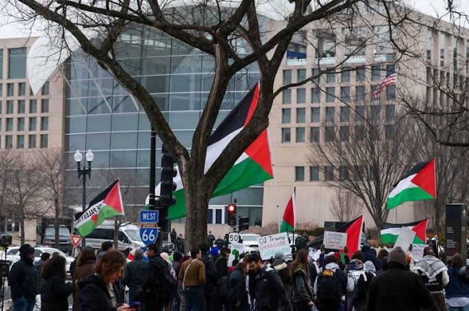 استطلاع: الأميركيون لأول مرة أكثر تعاطفاً مع الفلسطينيين من إسرائيل