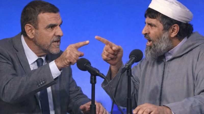 القانون بمنع زعزعة عقيدة مسلم، فهل تتدخل النيابة العامة لوقف العشاب عند حده وتحقيق مطالب العلماء ؟