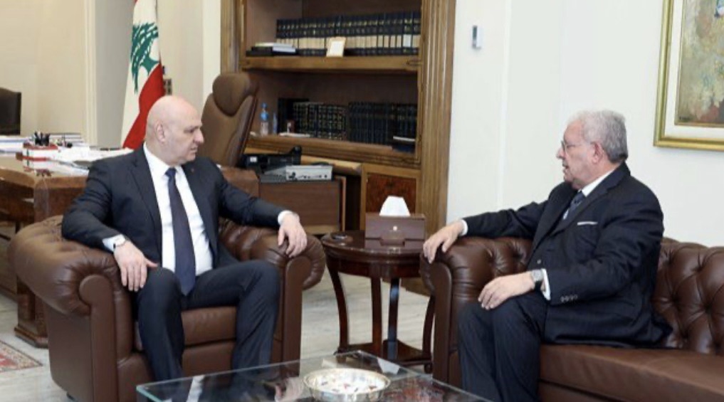 عون يعرض مع نهاد المشنوق لمبادرته لوقف التصعيد العسكري الراهن