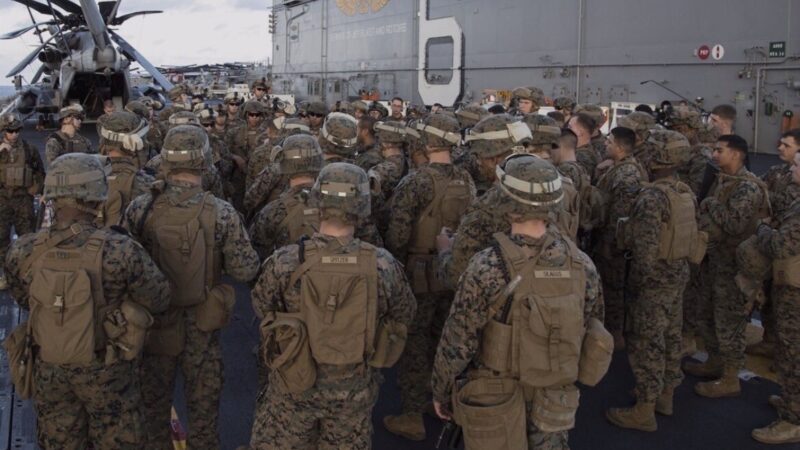 واشنطن تدفع بوحدة من المارينز تضم 2200 عنصر و3 سفن حربية