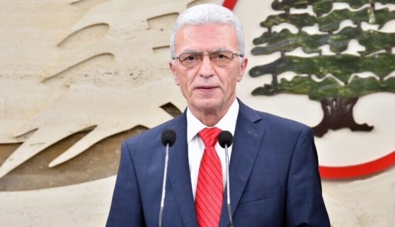 بسام خضر آغا ردًا على الشيخ الخطيب: تتقاضى راتبك من الدولة التي تطعن بشرعيتها وتُصوّرها كأداة تنفيذ لإرادات خارجية.