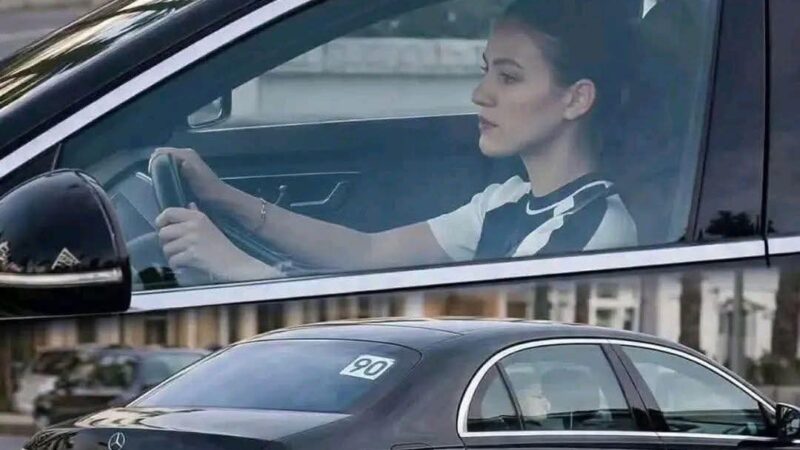 هكذا تفاعل المغاربة مع فيديو قيادة الاميرة للا خديجة لسيارتها بعد حصولها على رخصة السياقة .