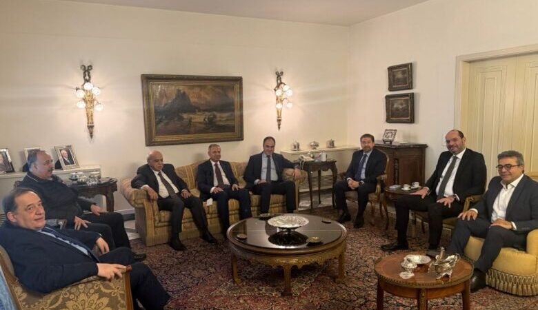 “تكتل التوافق الوطني” يستقبل وفد “التيار الوطني الحر” وتأكيد على التنسيق وصون الاستقرار الوطن