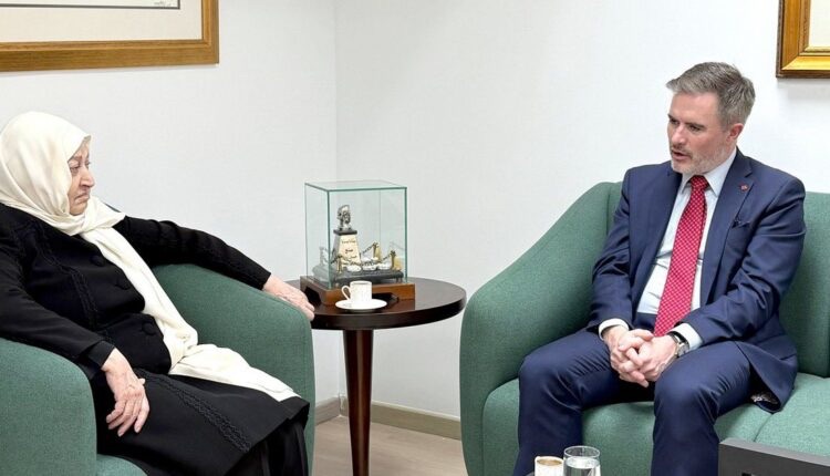 بهية الحريري التقت سفير كندا